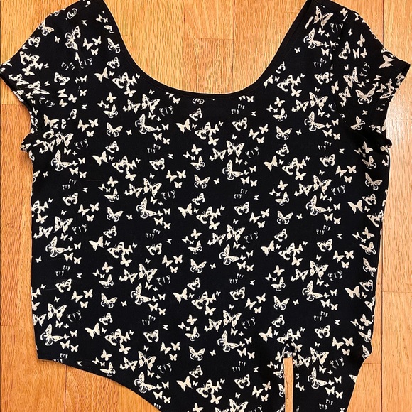 Knot front short sleeve shirt - Picture 4 of 10